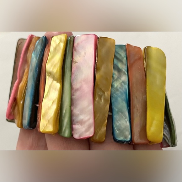 Shell rainbow of colors elastic bracelet EUC jewelry - Picture 7 of 14